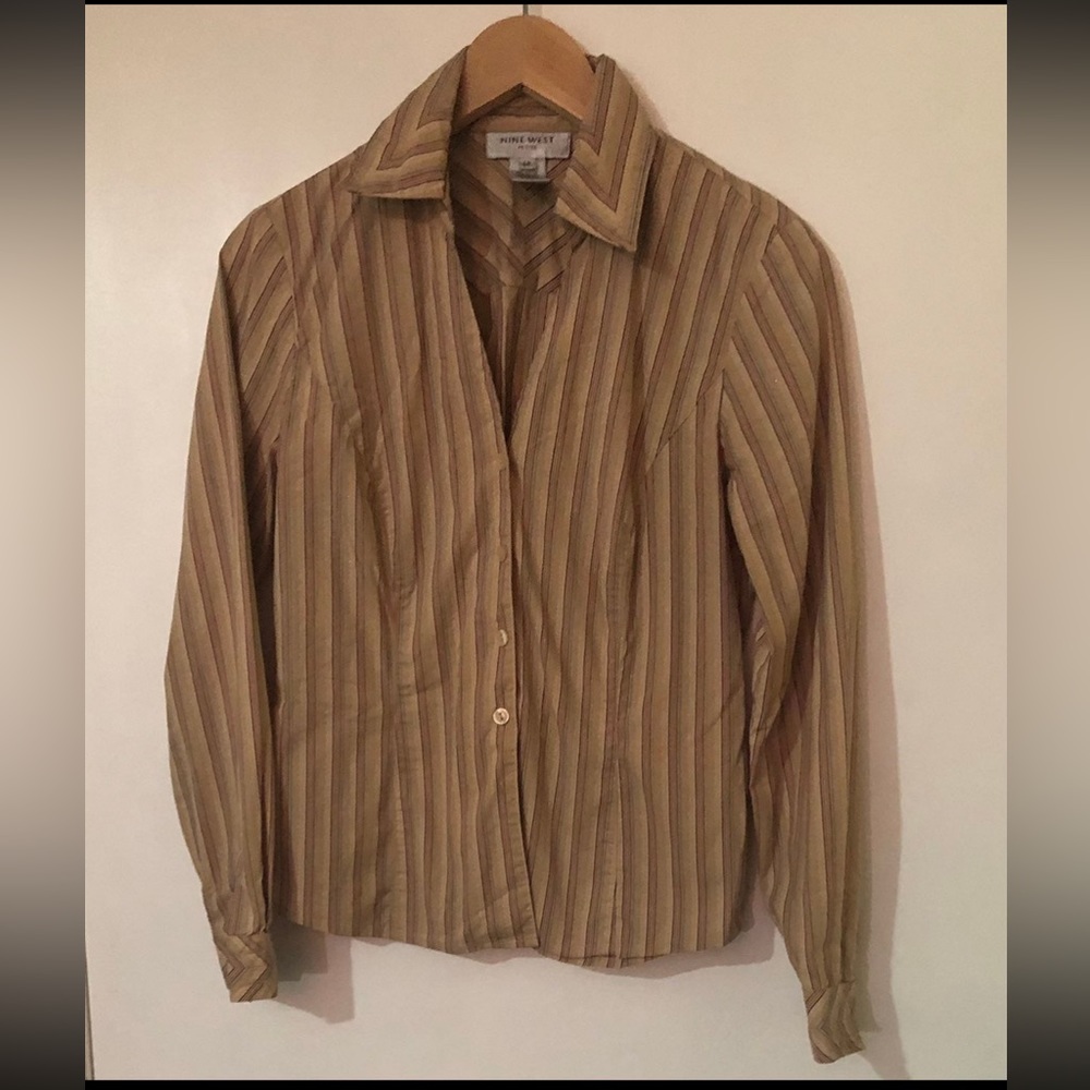 Nine West women’s blouse buttons down Vneck stretchy log sleeves stripes.6P